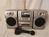 Digital CD Player w/ Detachable Speakers