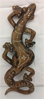 Gecko wood wall hanging with mother of pearl inlay