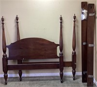 VTG. QUEEN SIZE POSTER BED