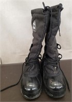 Pair of Acton Sz 7 Men's Snow Boots