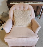 Nice Vintage pink swivel chair