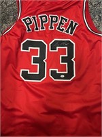 Bulls Scottie Pippen Signed Jersey with COA