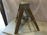 2’ Wooden Folding Step Ladder
