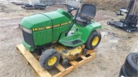 John Deere LX176 Garden Tractor w/ 32" Mower Deck*