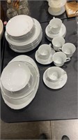 FOUR CROWN PRIMROSE CHINA SERVICE FOR 6