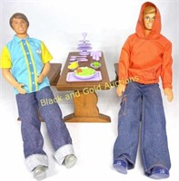 VTG Wooden Picnic Table & Mattel Barbie Ken Dolls