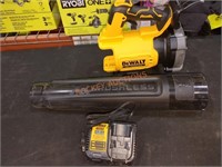 DEWALT 20v Axial Handheld Blower, with Charger