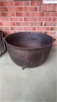 Large antique cast-iron 23 Gallon kettle pot