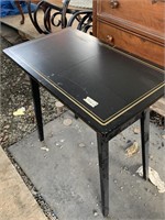 Wooden folding table, in good condition.
