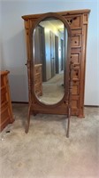 Upright mirror