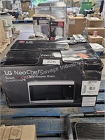 LG neochef microwave oven 1.5cuft (damaged)
