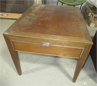 Single drawer wood end table. Measures 19" h x