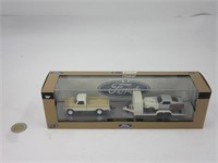 Set de 2 véhicules die cast M2 Machines, FORD