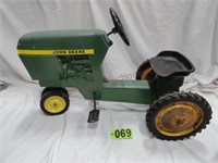 John Deere Childs Pedal Tractor w/rear hitch and h