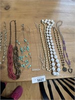 Jewlery lot Assorted Jewlery mixed lot display