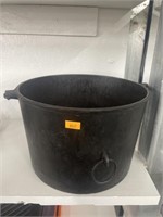 Antique griswold cast iron pot