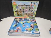 Everplay Magnetic Toy Figures & Glow Track