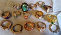 D - LOT OF COSTUME JEWELRY RINGS (J14)