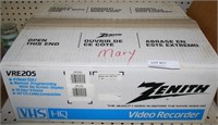 LIKE NEW ZENITH VHS VIDEO RECORDER