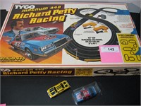 Tyco Richard Petty 440 Magnum Racing Set in box