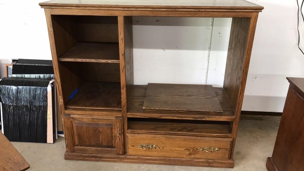 WOOD ENTERTAINMENT CENTER