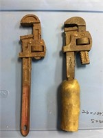 Pair of pipe wrenches - unbranded