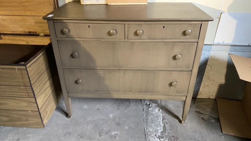 Four dovetail drawer dresser with key, 42 x 21 x