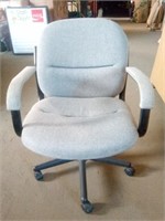 Swivel Wheeled Computer Chair Measures 23.5" x