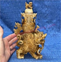 Vtg foo dog carving (small jar on top)