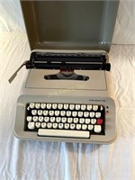 Underwood 319 Type Writer.