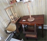 Furniture lot to include: single drawer desk,