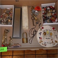 COSTUME JEWELRY PIECES FOR CRAFTS, BUTTONS, KEYS>>