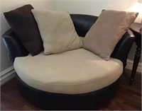 LARGE ROUND CHAIR