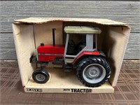 Ertl 1/16 Massey Ferguson 3070 Tractor