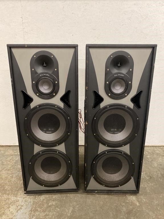 2 Pro Studio Speaker Towers PS415