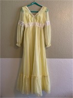 Vtg. ILGWU Yellow Daisy Gunne Sax Style Dress