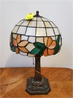 19” STAINED GLASS TIFFANY STYLE LAMP