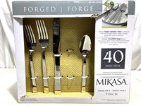 Mikasa 40 Piece Dinnerware Set *missing 1 Big