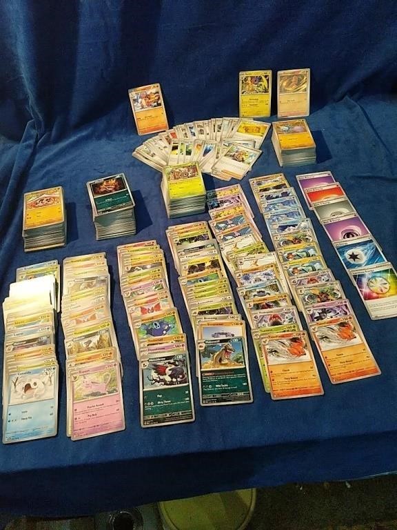 Large lot of pokemon cards