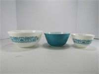 3 PYREX GLASS BOWLS