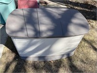 Rubbermaid Outdoor storage Tote