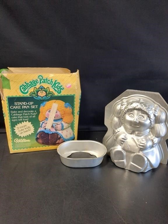 Cabbage Patch Kids Stand Up Cake Pan Set