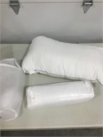 Himoon Set 2 queen pillows. 1 open, 1 vacuum