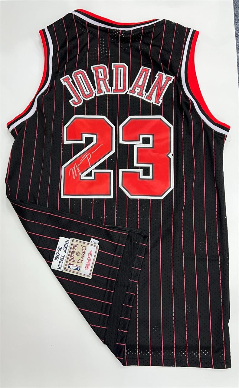 Autograph COA Michael Jordan Jersey