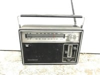 Vintage Panasonic RF-930 radio