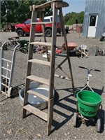 Wooden Stepladder (O)