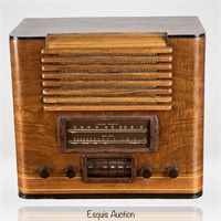 Unidentified 1940's Tube Radio similar to Coronado