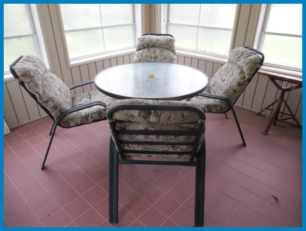 LARGE GARDEN TABLE AND 4 CHAIRS