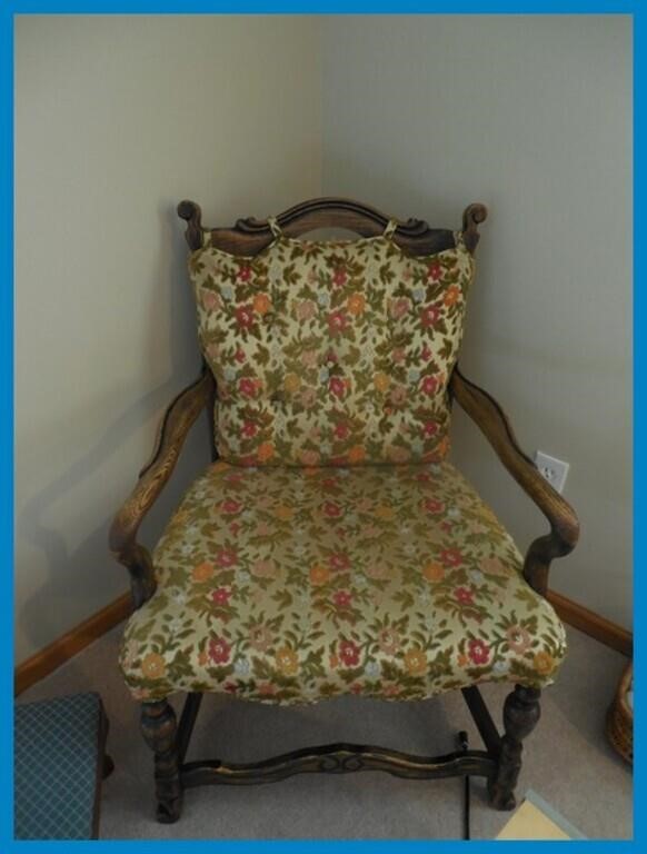 ANTIQUE ARM CHAIR IN GOOD SHAPE