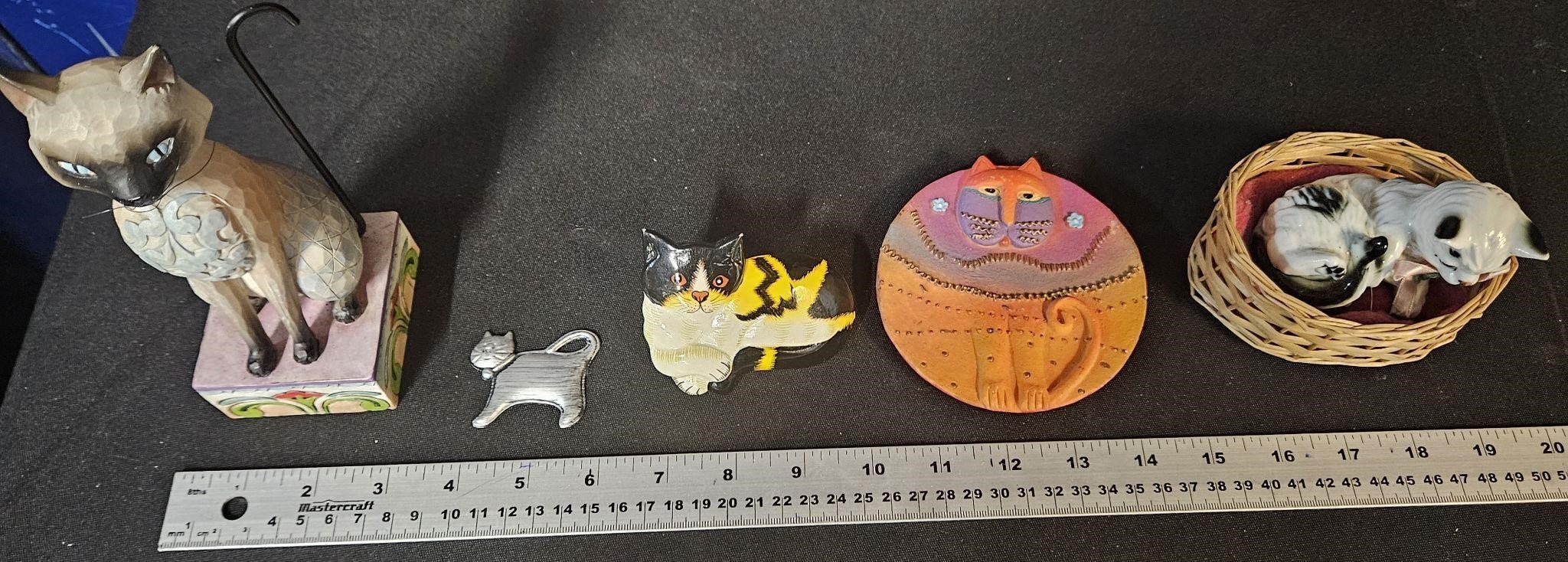 small lot of cat decoration